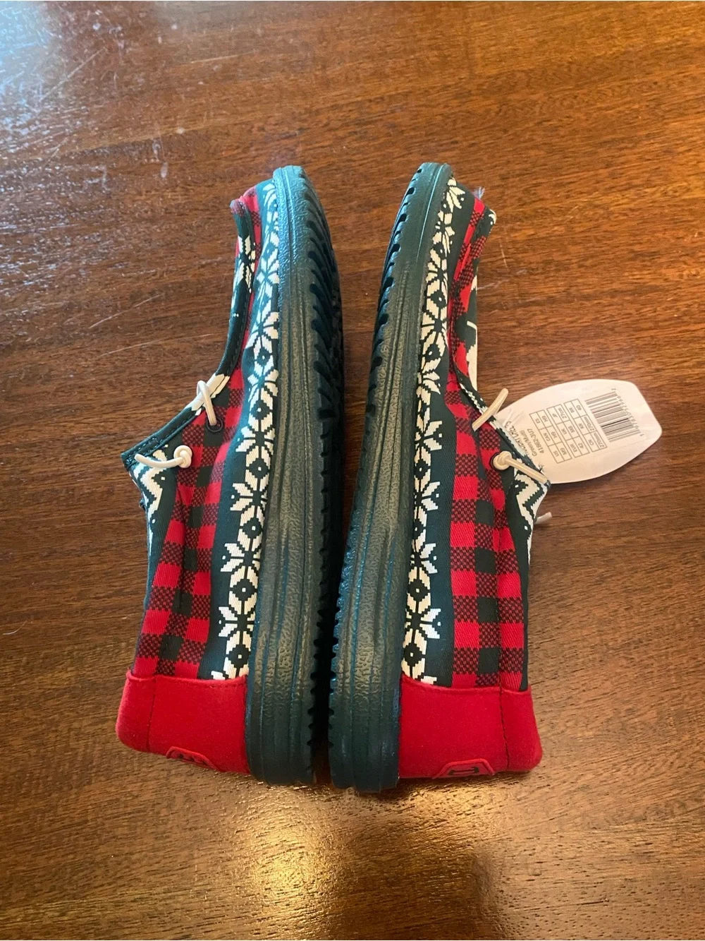 Hey Dude Wally Holiday Christmas slip on Shoes Mens size 9 new. With tags
